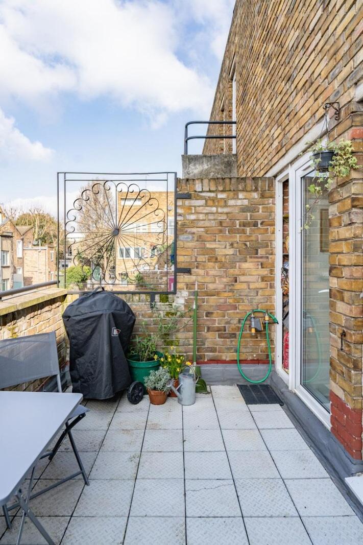 Modern Designers Flat In The Heart Of Angel *