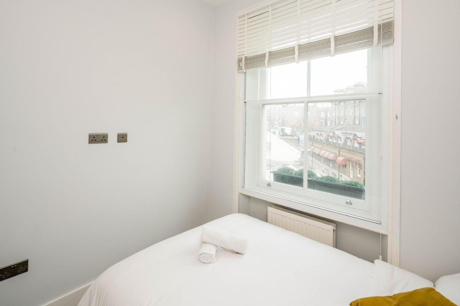 Charming 2 Bedroom, Kensington, Chelsea, Harrods London