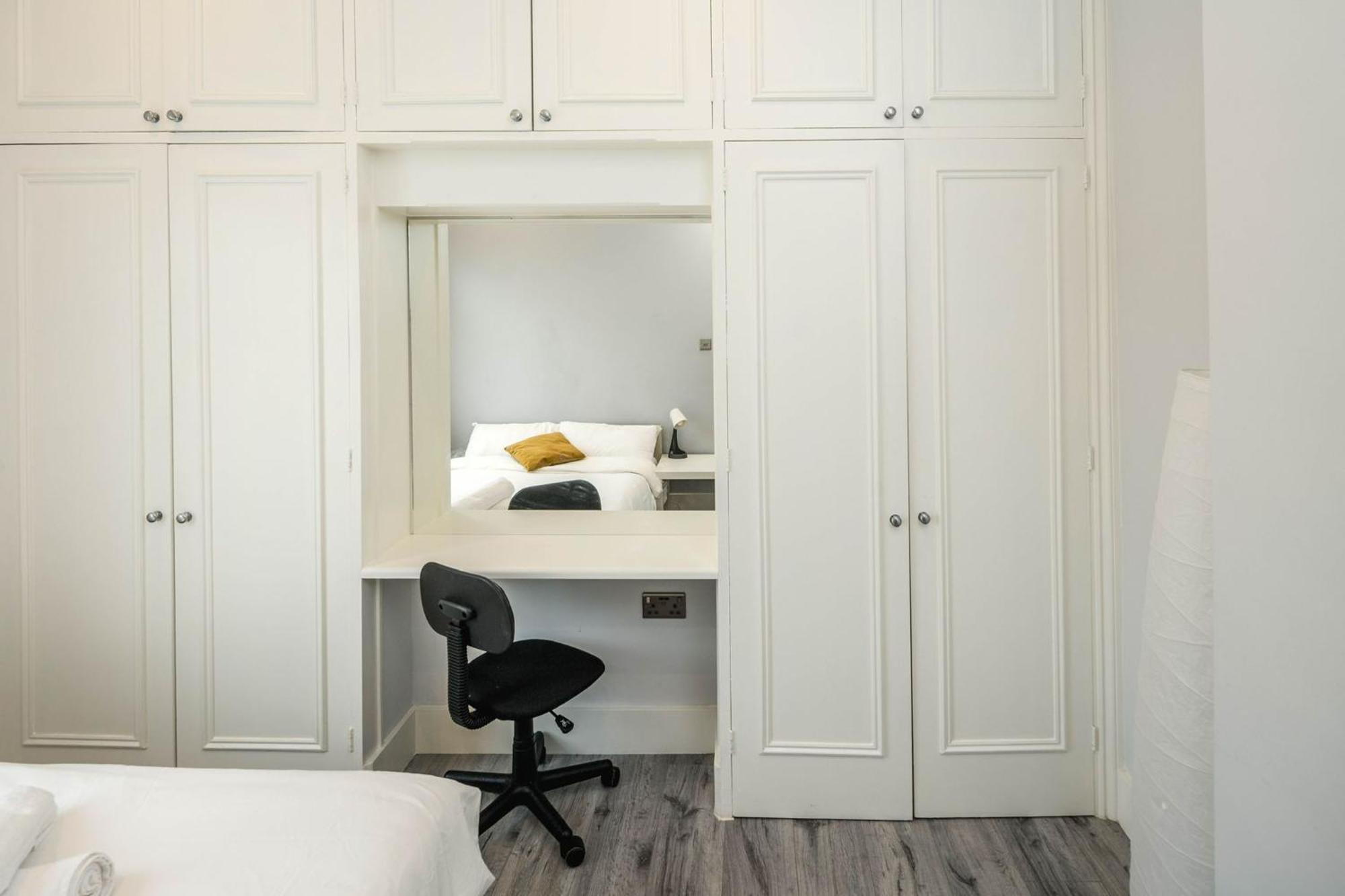 Charming 2 Bedroom, Kensington, Chelsea, Harrods Apartment