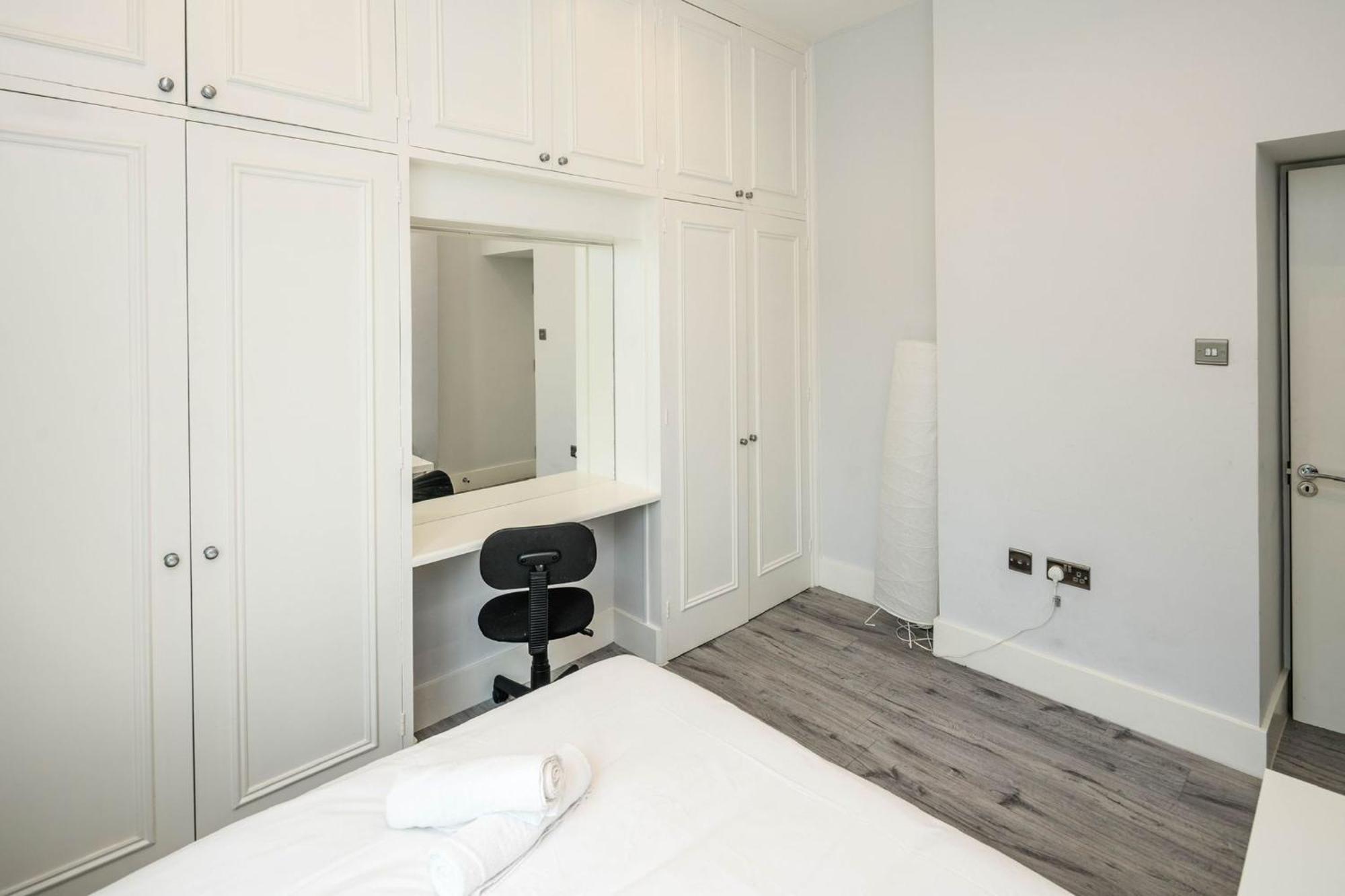 Charming 2 Bedroom, Kensington, Chelsea, Harrods Apartment *