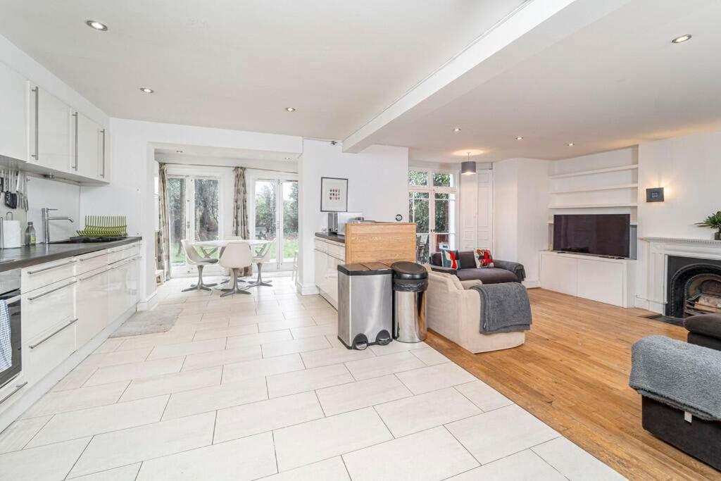 Stunning Flat With Amazing Garden Apartment