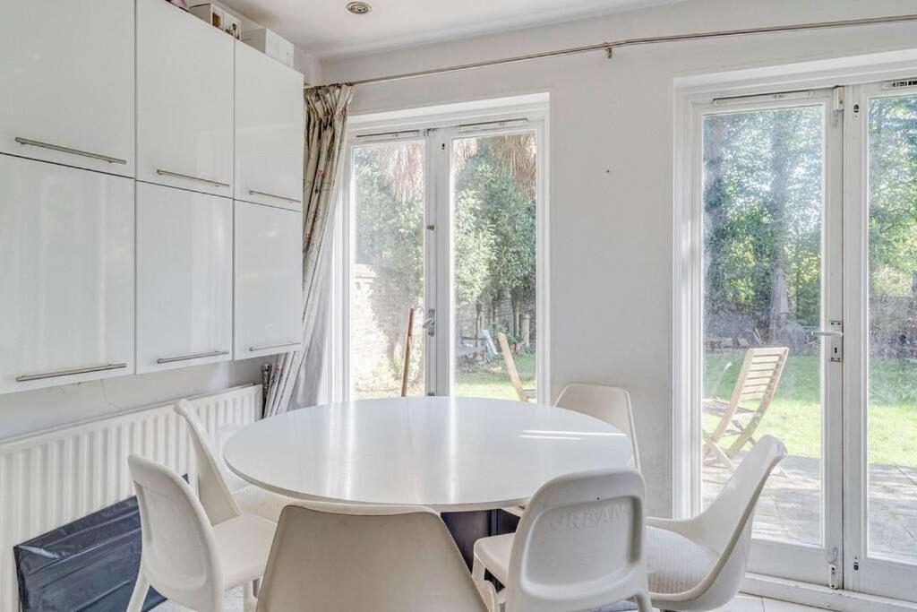 Stunning Flat With Amazing Garden Apartment London