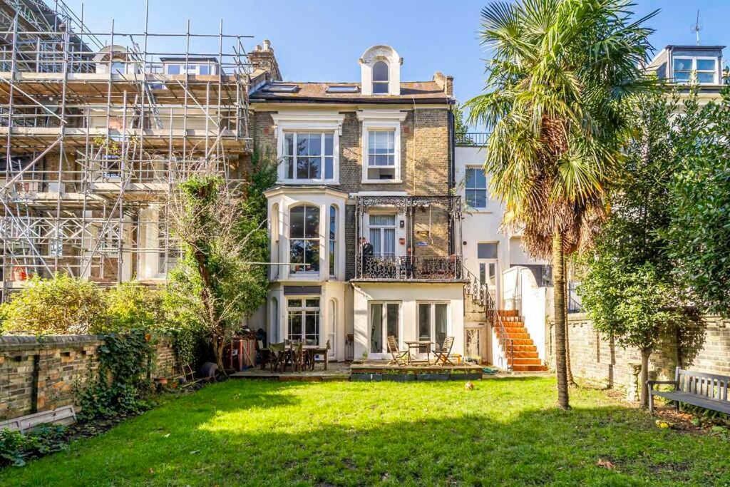 Stunning Flat With Amazing Garden Apartment *