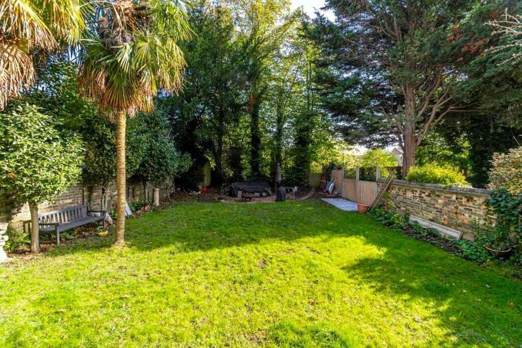 Stunning Flat With Amazing Garden Apartment *