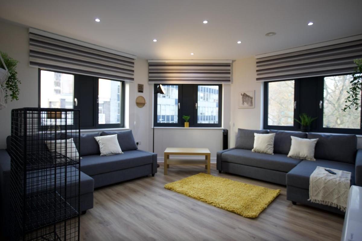 In Aldgate East 5 * London