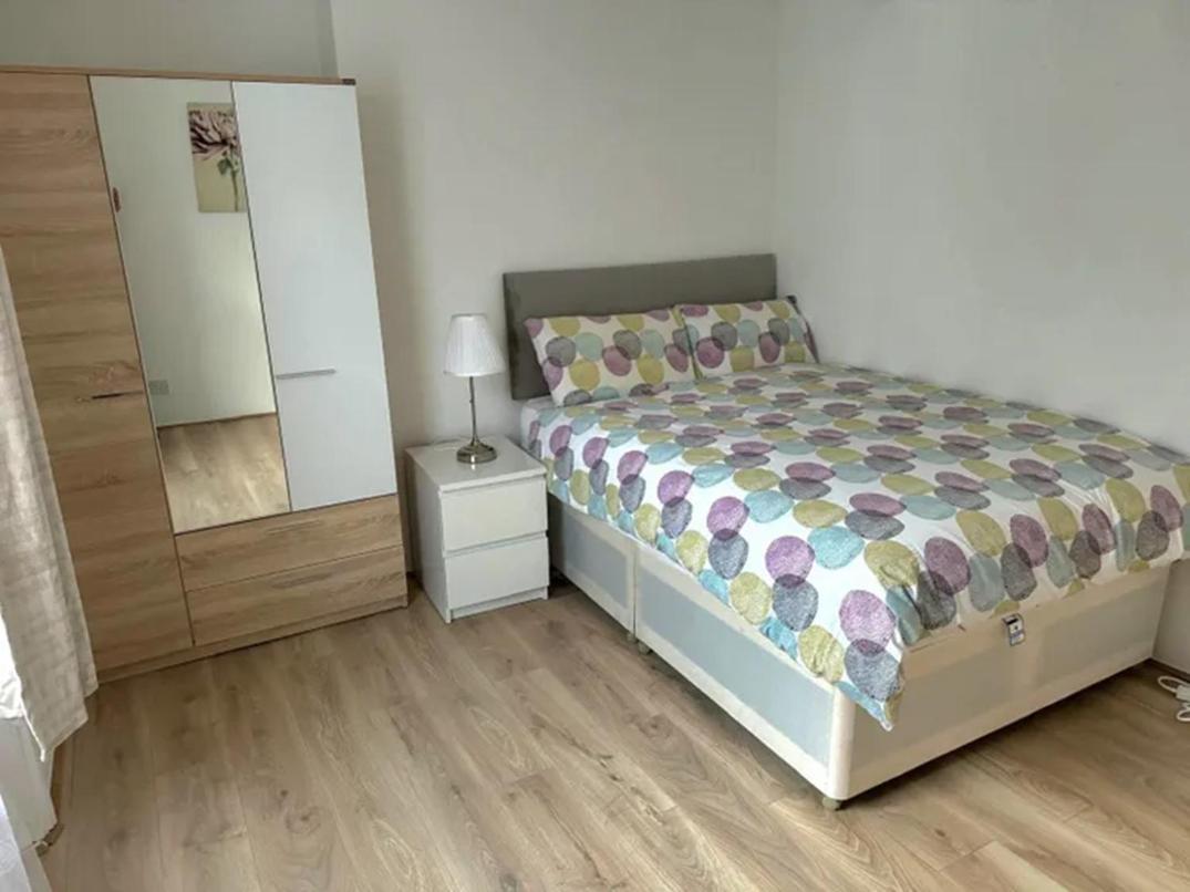 Entire 2-bedroom Flat Close To Hyde Park, Paddington Station, Bayswater And Queensway Station * London
