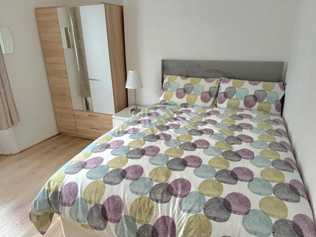 Entire 2-bedroom Flat Close To Hyde Park, Paddington Station, Bayswater And Queensway Station *