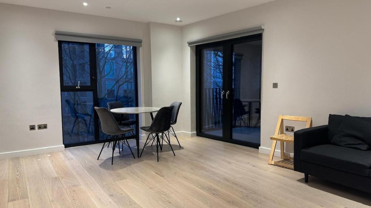 Modern 2 Bedroom Near Eye
