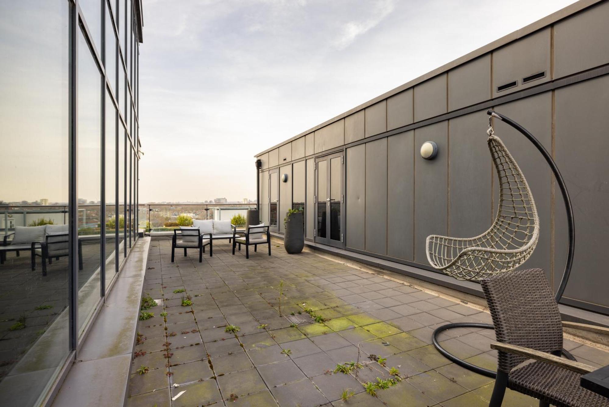 The Riverside - 3bdr With Balcony
