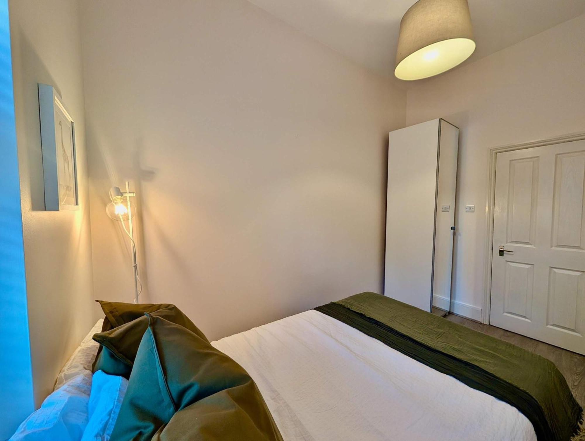 Stunning Flat With Free Parking Holiday home