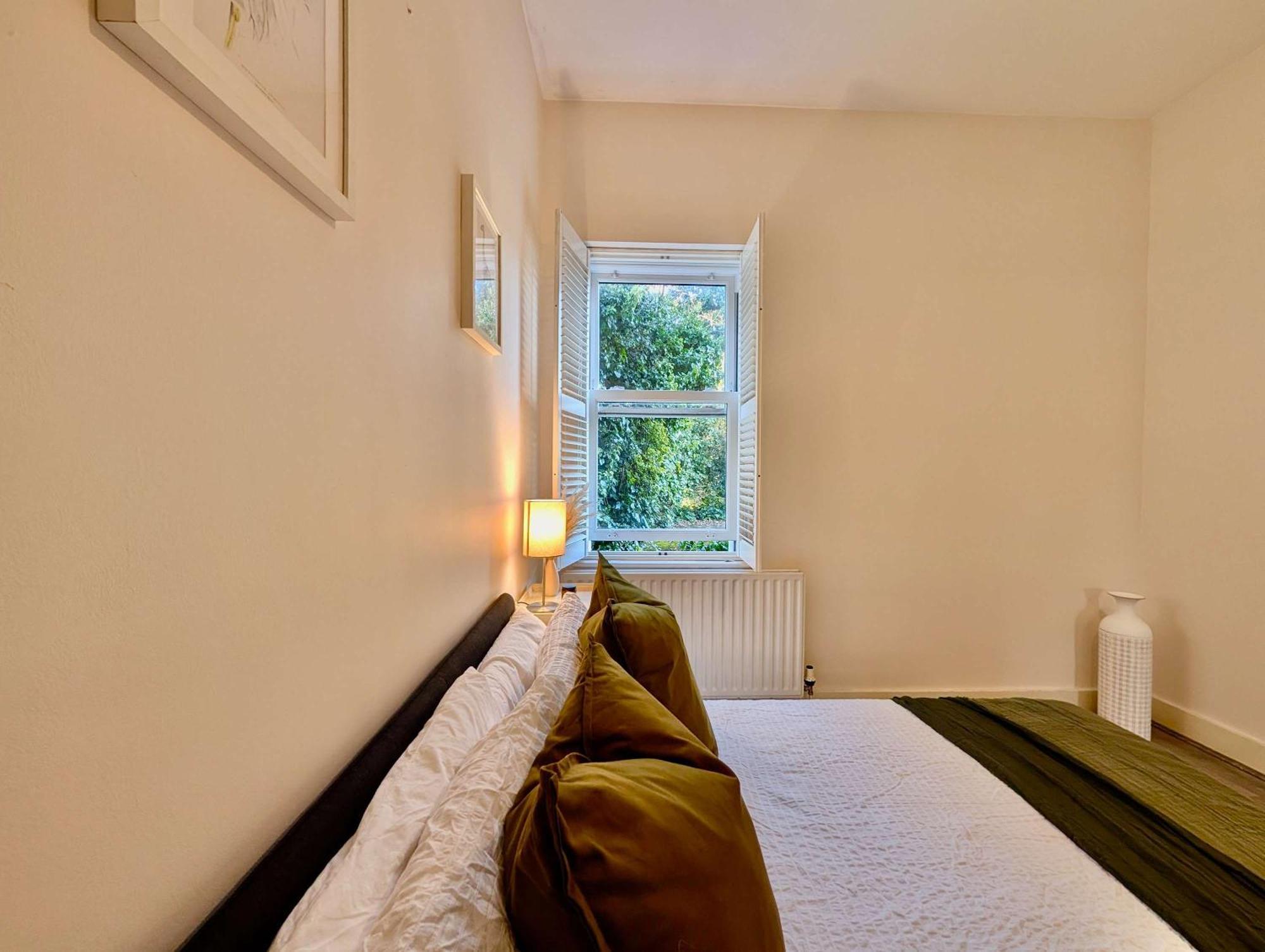 Stunning Flat With Free Parking London