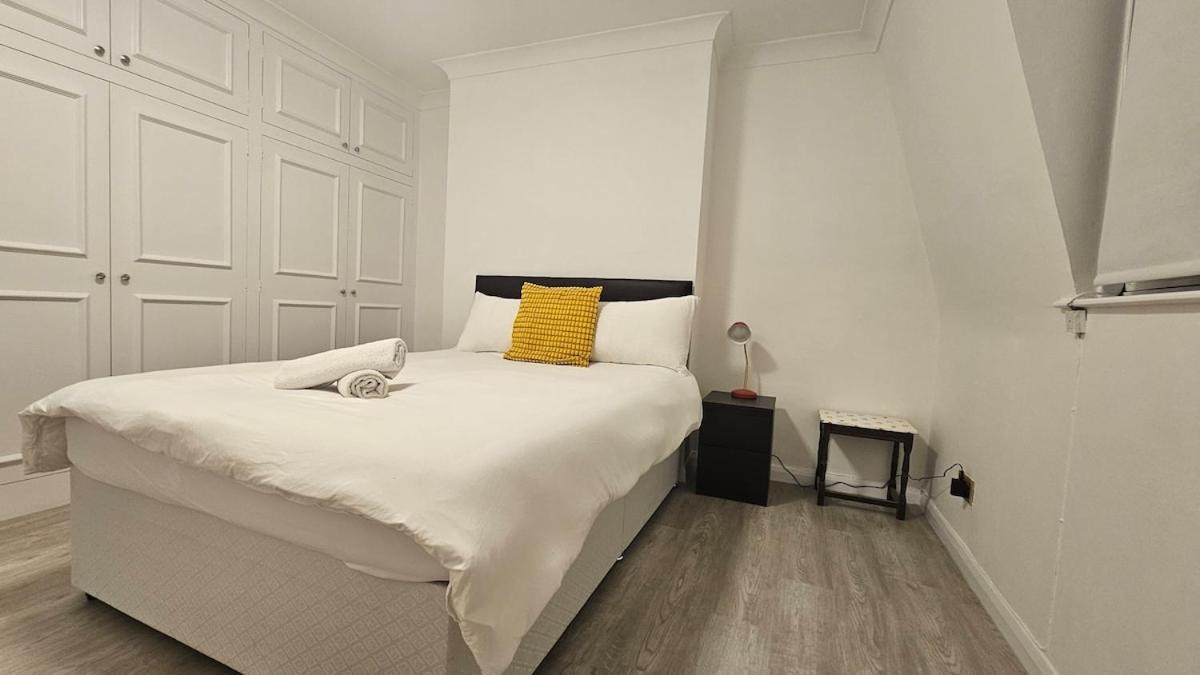 Earl's Court 2 Bed Terrace Flat Apartment