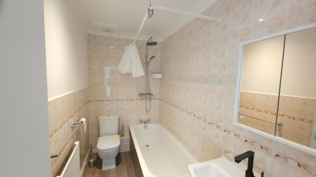 Earl's Court 2 Bed Terrace Flat Apartment *