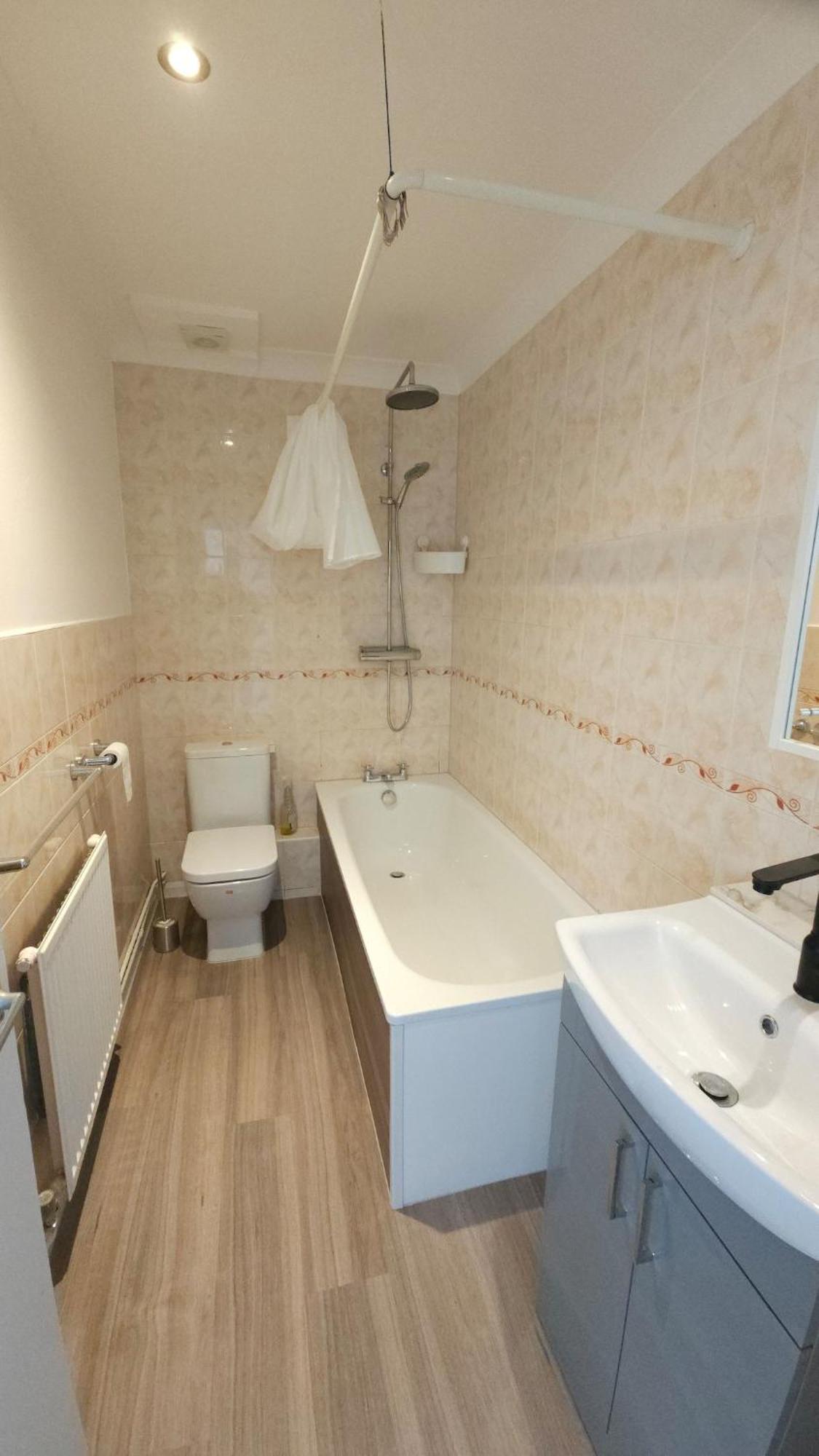 Earl's Court 2 Bed Terrace Flat Apartment London