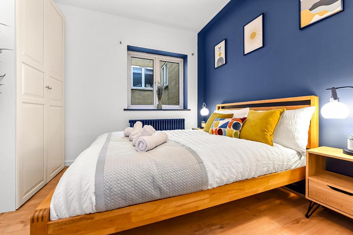 Bright And Spacious 2 Bed In Apartment *