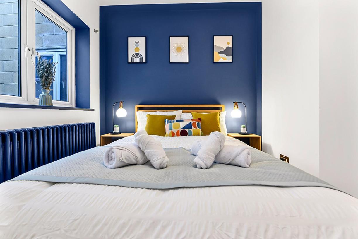 Bright And Spacious 2 Bed In Apartment *