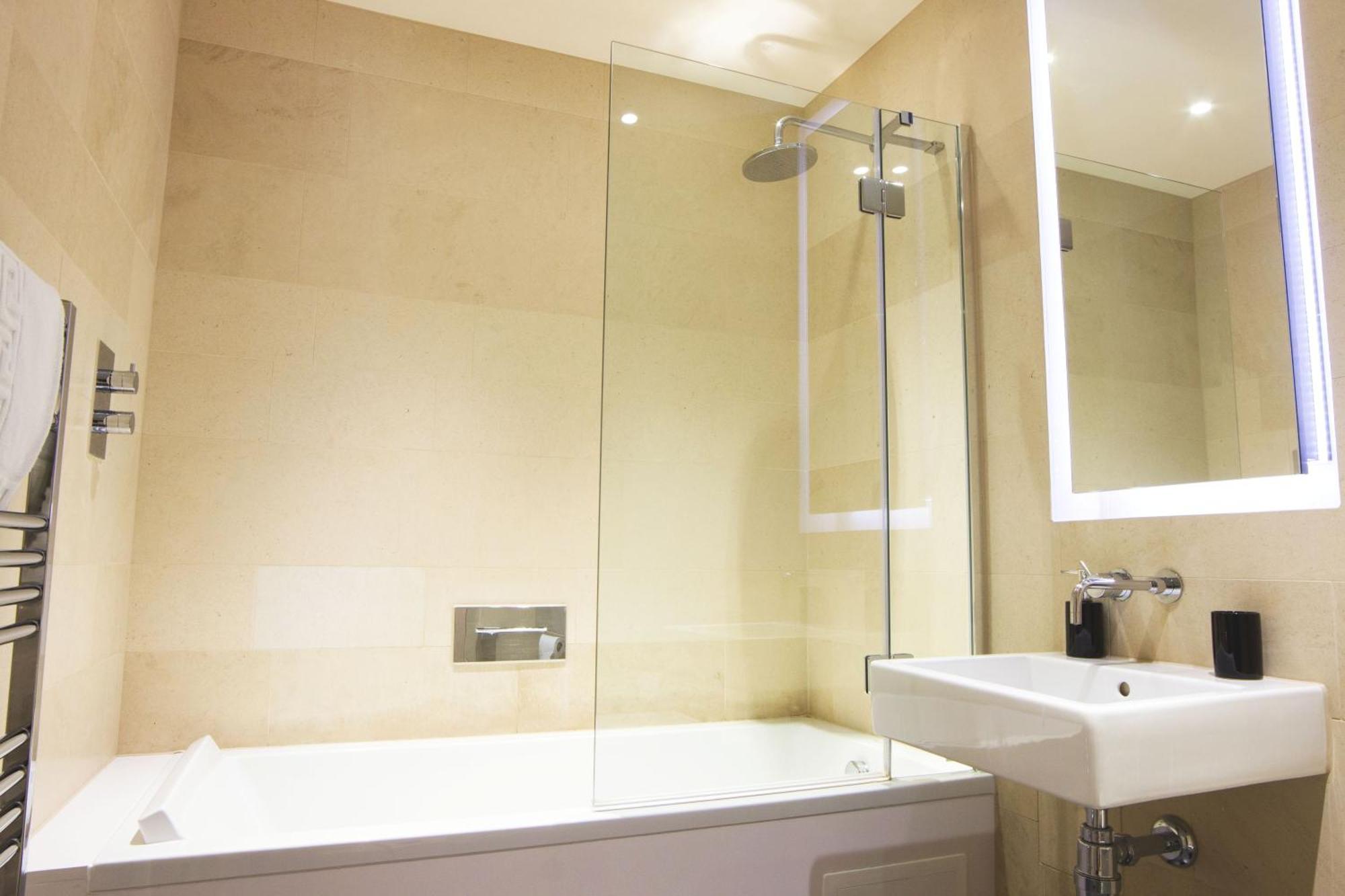 Waterloo - Modern & Spacious Near Waterloo Station Apartamento