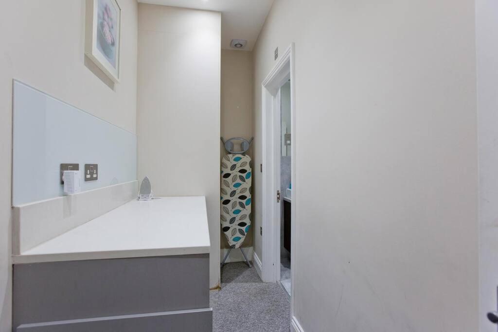 Stylish 1-bedroom Duplex In Kensington Cromwell 1 * London
