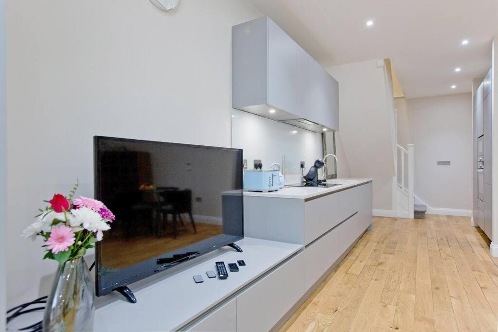 Stylish 1-bedroom Duplex In Kensington Cromwell 1