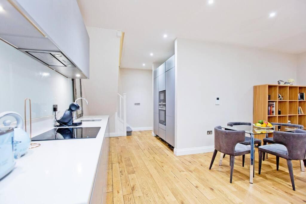 Stylish 1-bedroom Duplex In Kensington Cromwell 1 Apartment