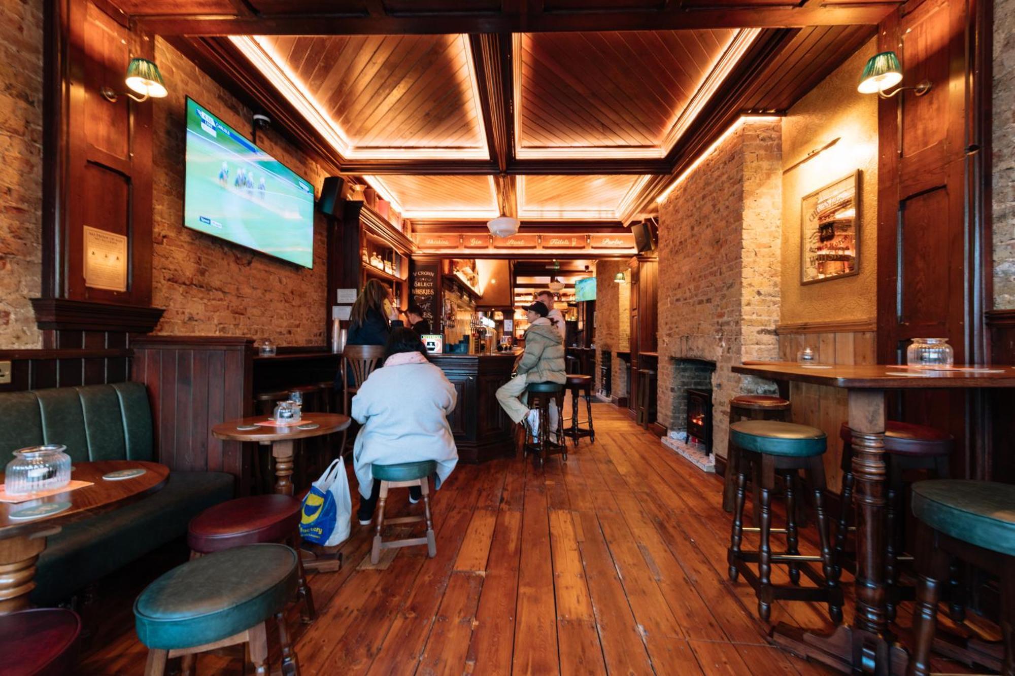 The Crown Pub & Guest house