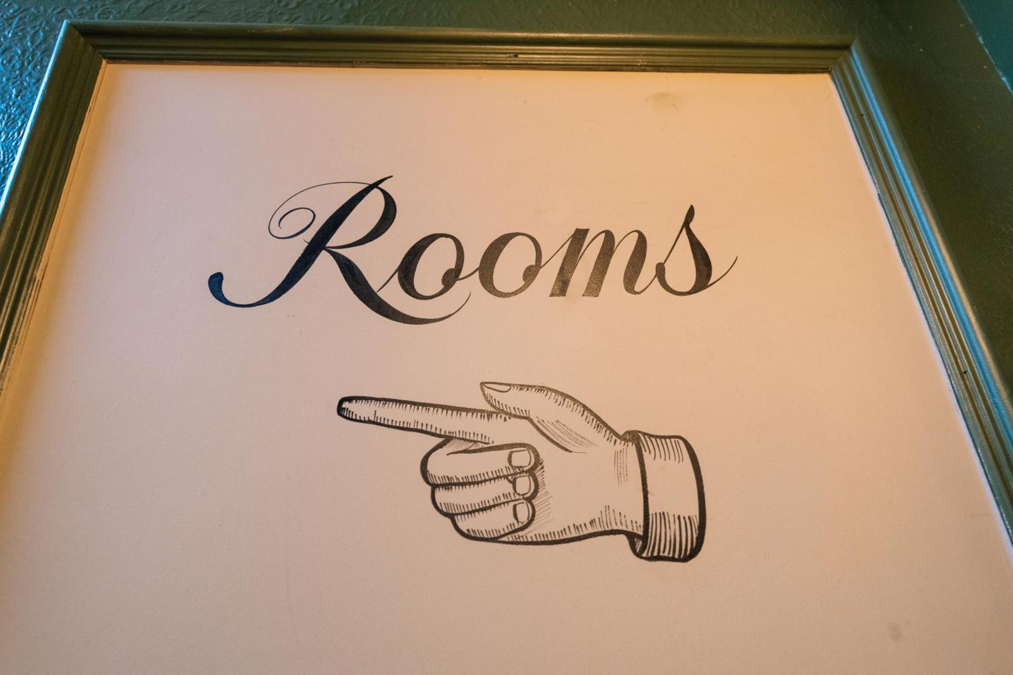 The Crown Pub & Guest house