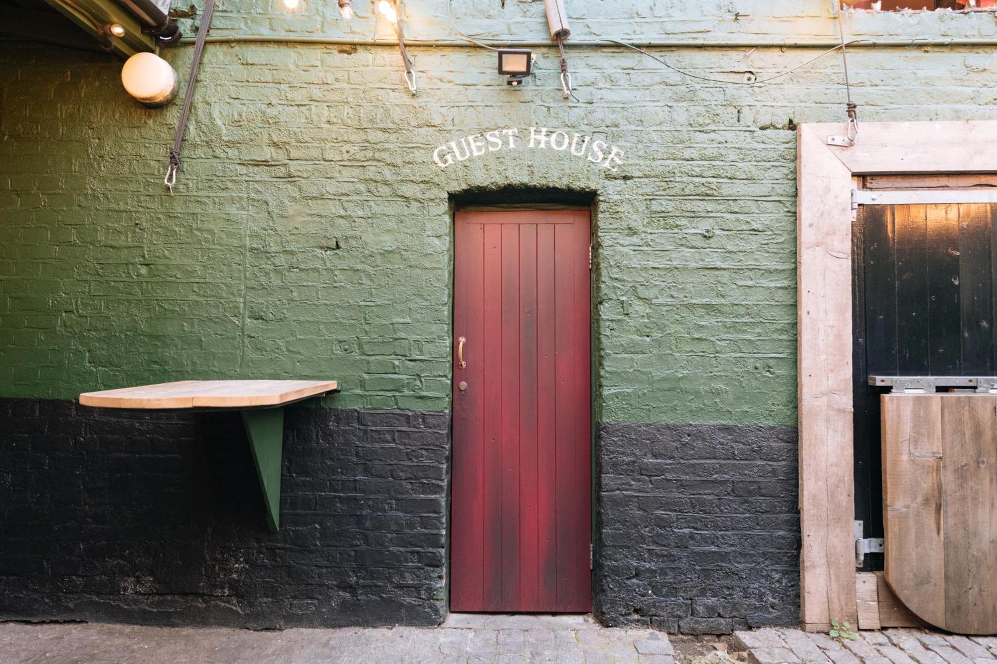 The Crown Pub & Guest house