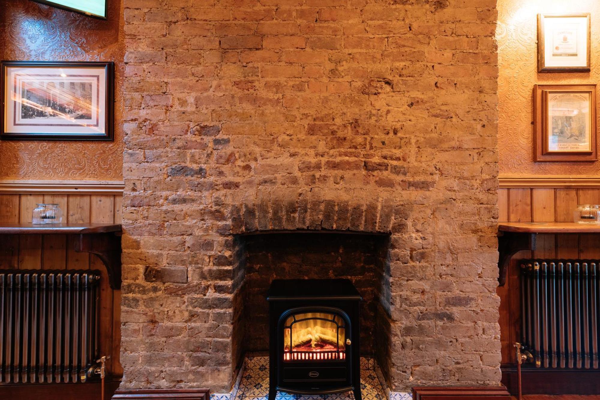 Guest house The Crown Pub &