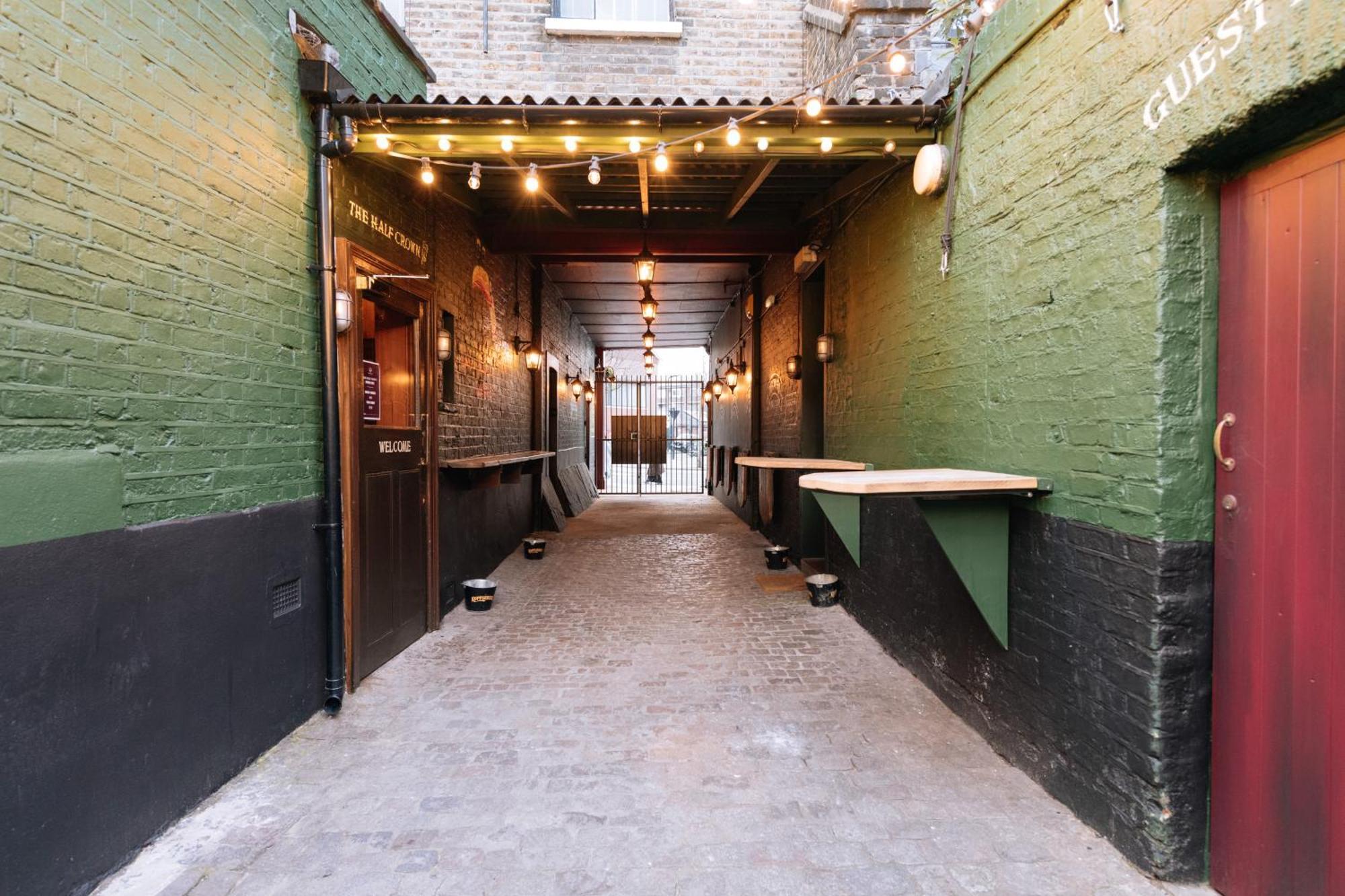 The Crown Pub & London