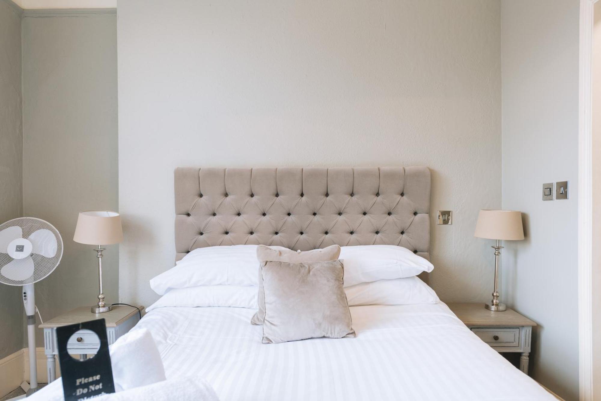 The Crown Pub & 4* London