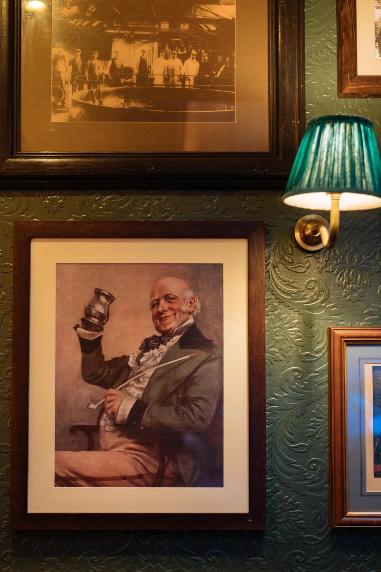 The Crown Pub & Guest house