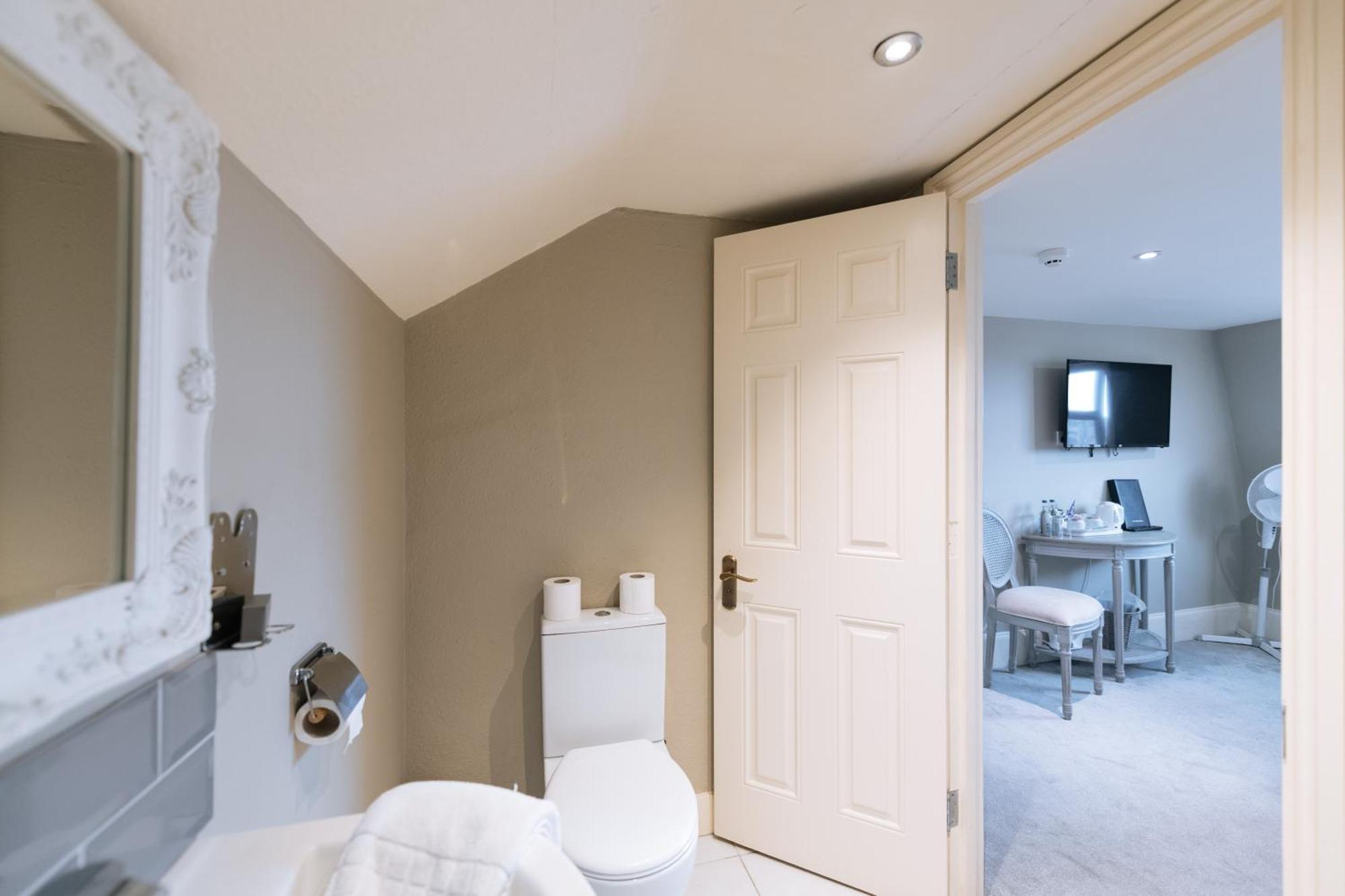 The Crown Pub & Guest house 4*