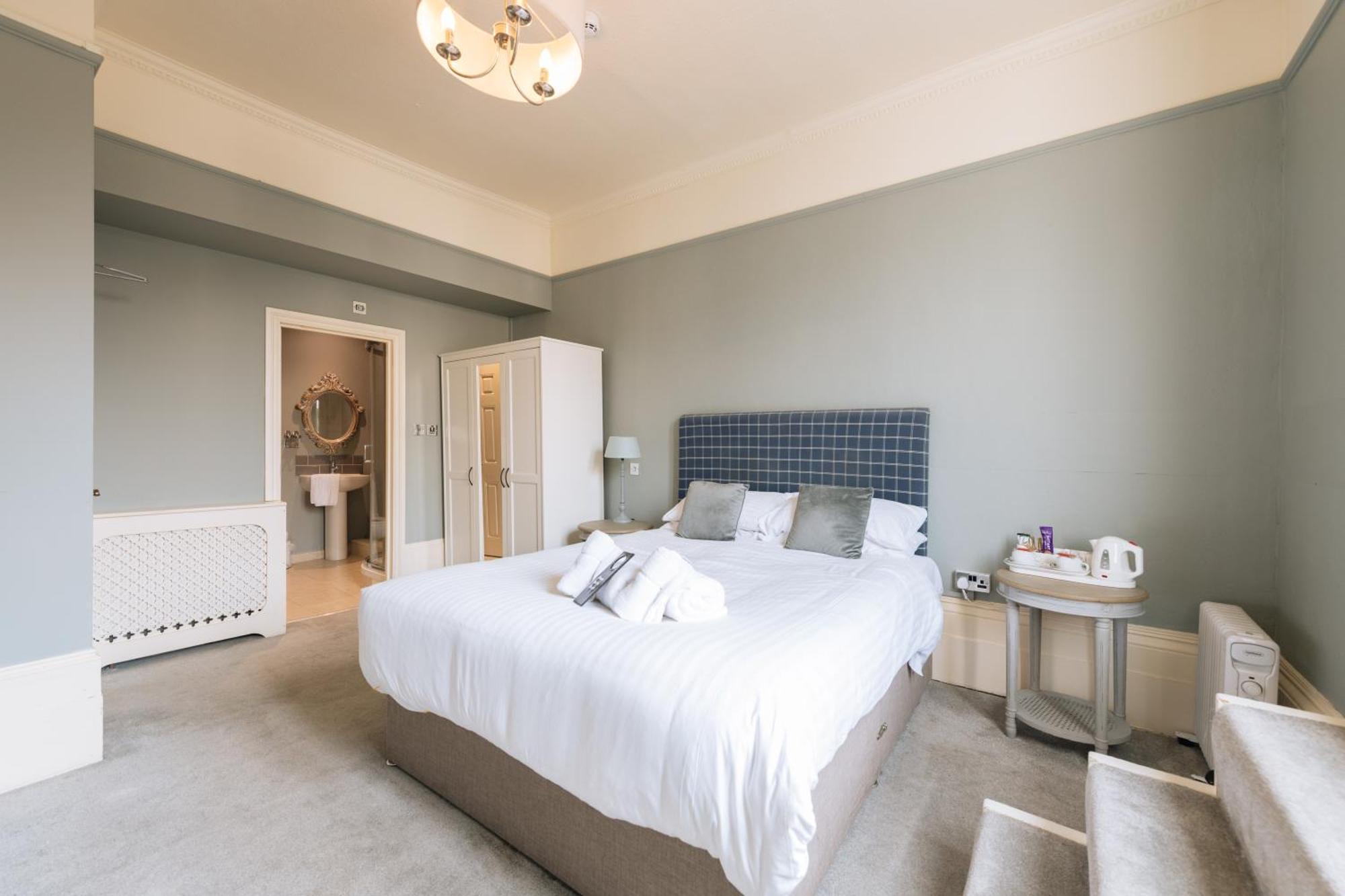 The Crown Pub & Guest house 4*