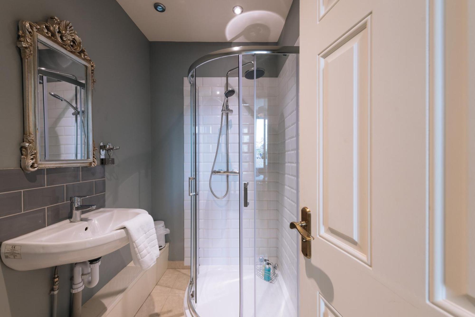 The Crown Pub & Guest house 4*