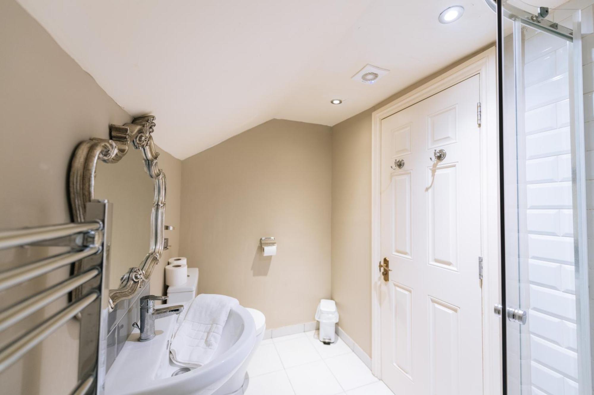 The Crown Pub & Guest house London