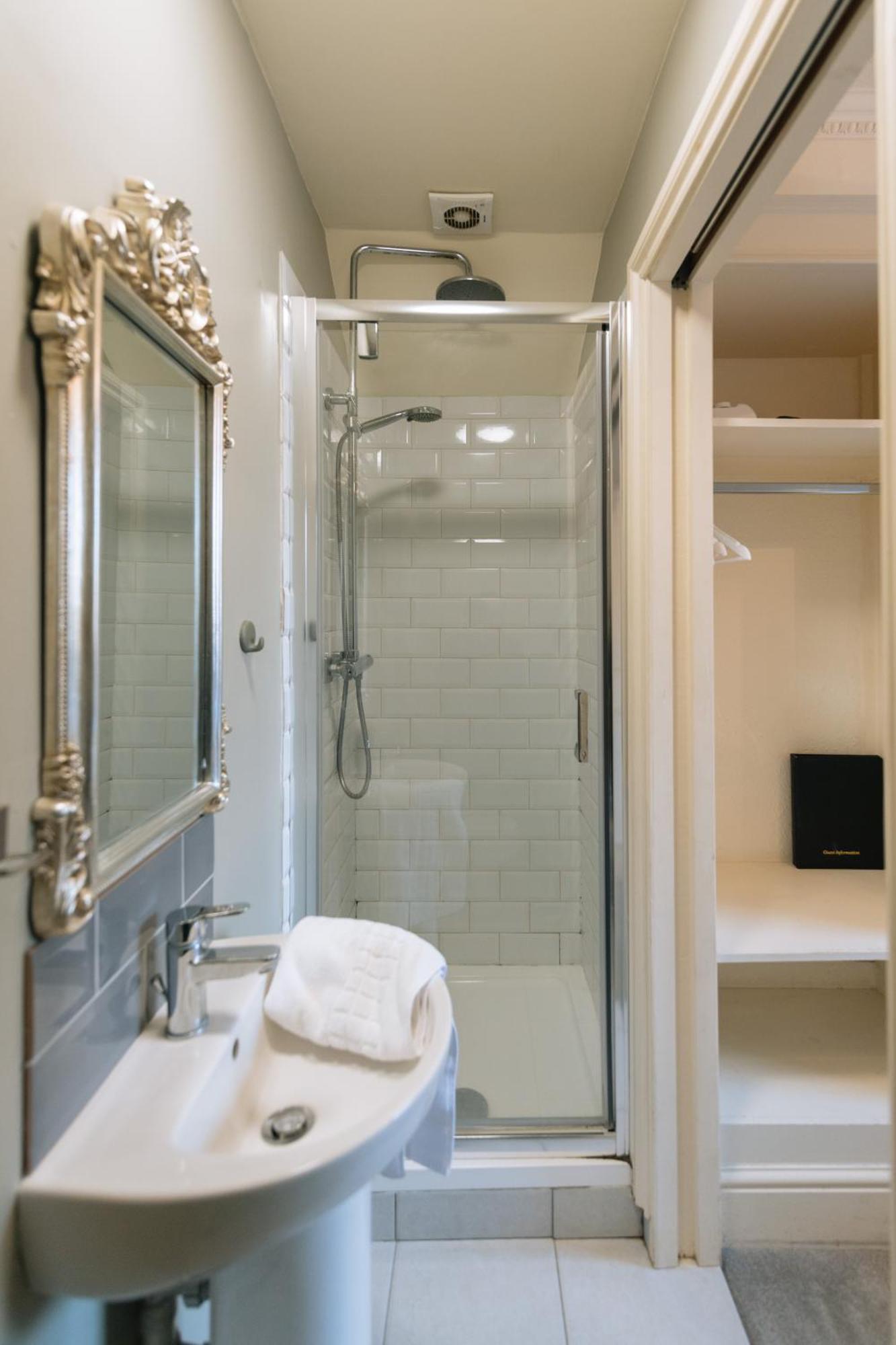 The Crown Pub & Guest house 4*
