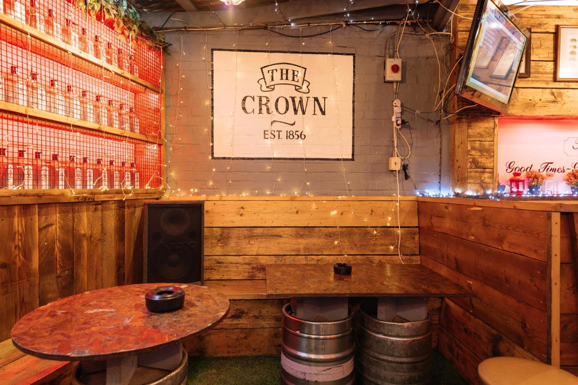 Guest house The Crown Pub & 4*