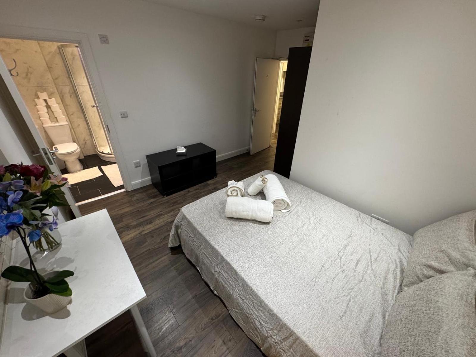 Luxurious Premium Homes In Camden Town Apartment *