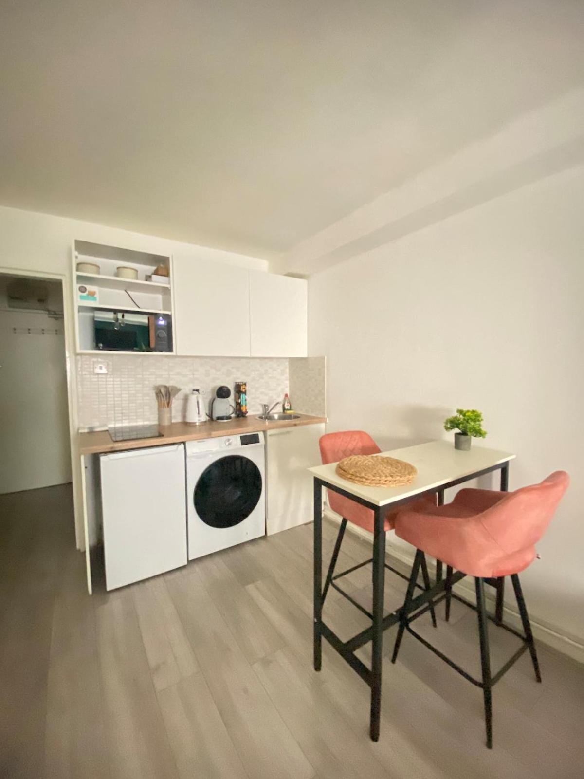 Serviced Apartment *