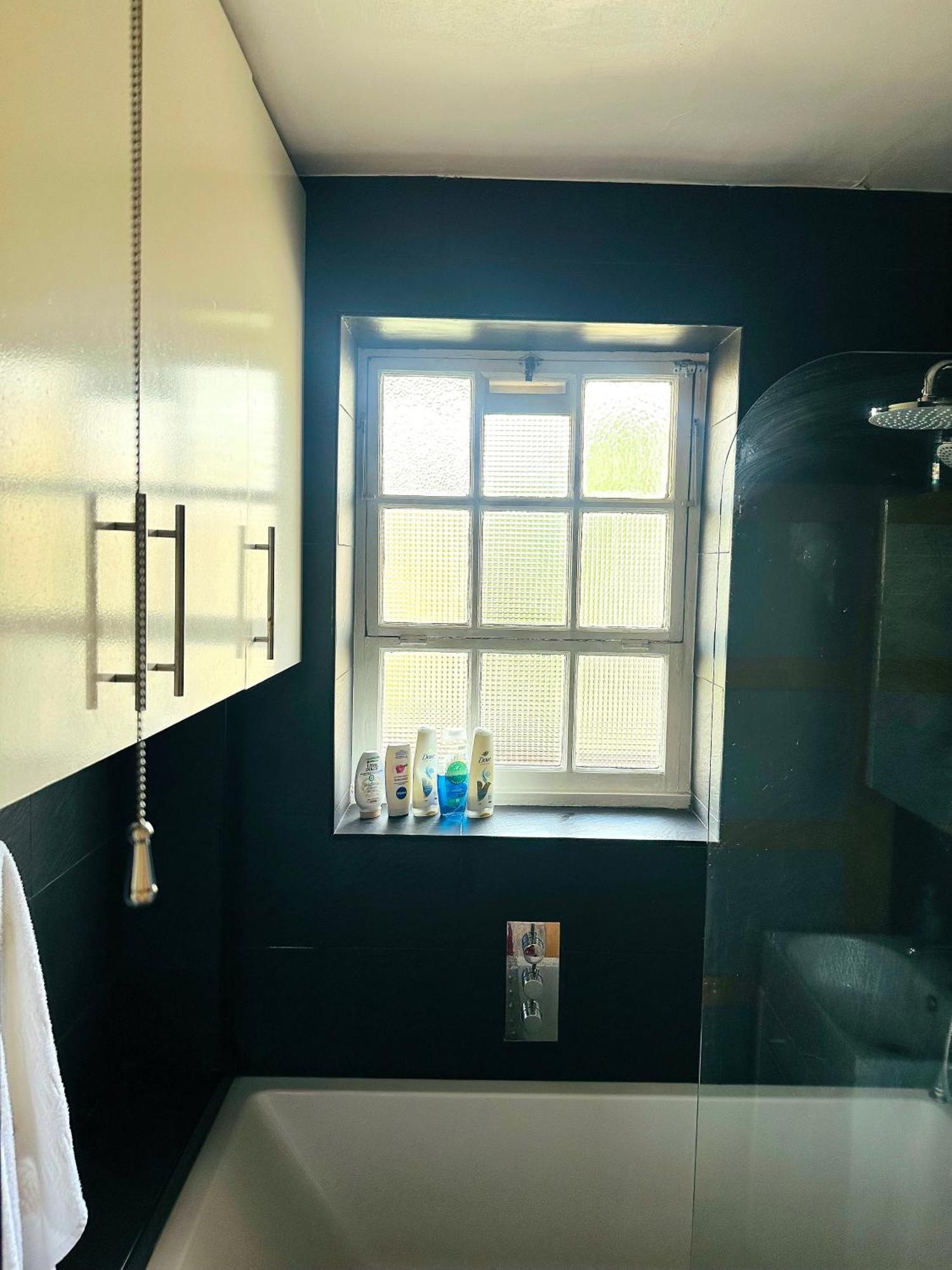 Lovely Quiet Spacious Around Little Venice Desirable Location Very By Ricky & Giustina *