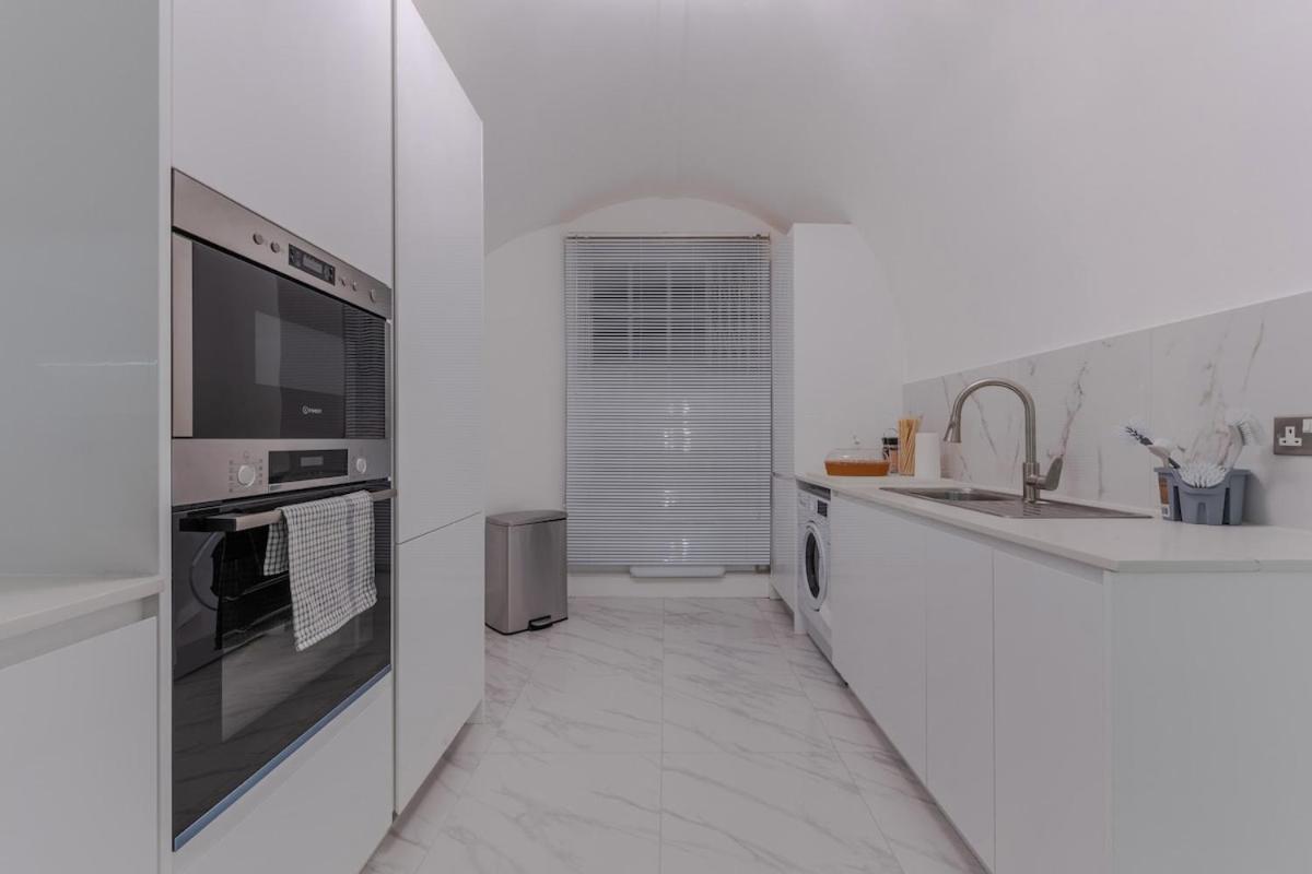 Luxurious 1 Bedroom On Iconic Harley Street 1hs * London