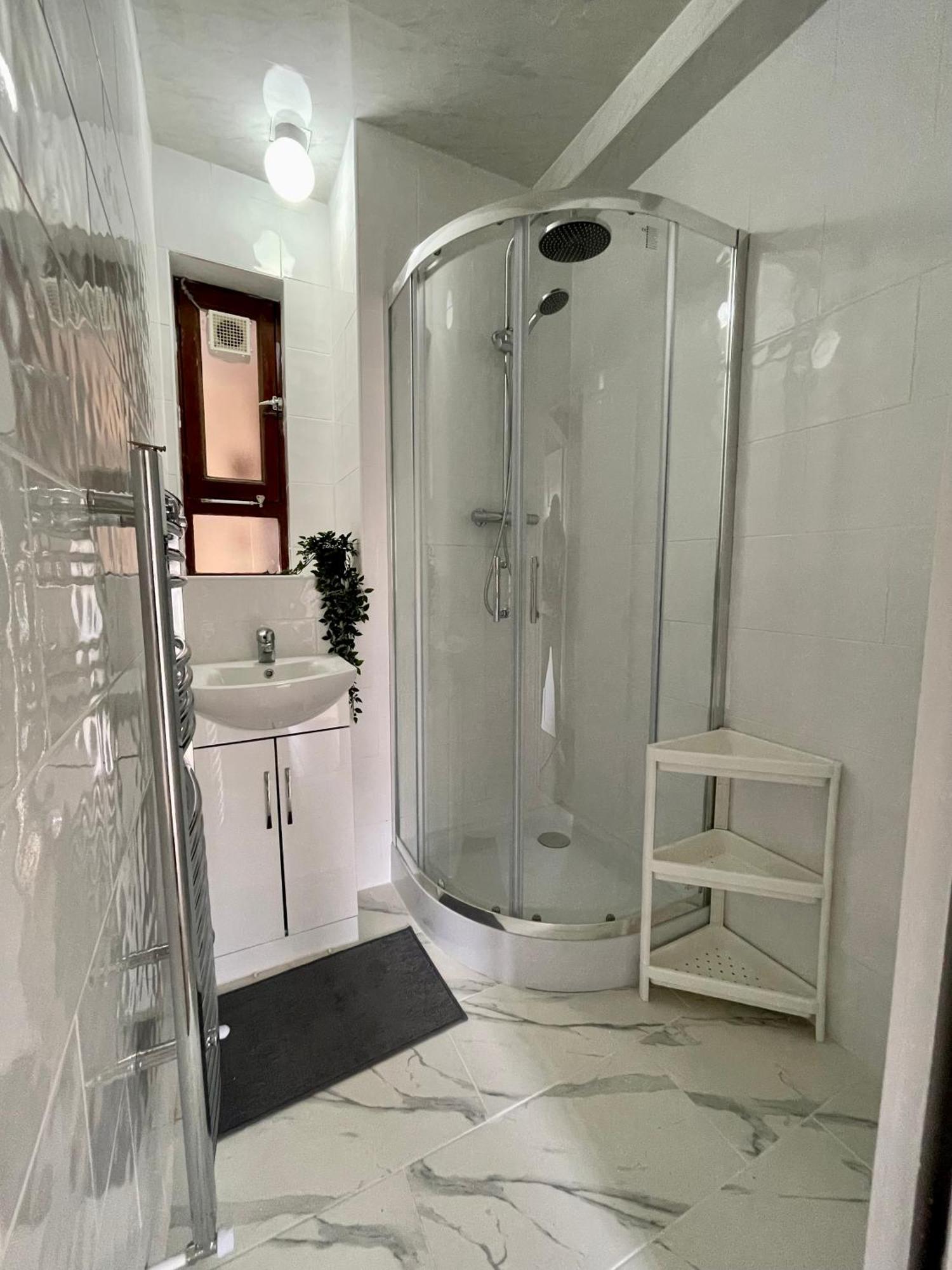 Stylish 4 Bed Kings Cross Apartment London