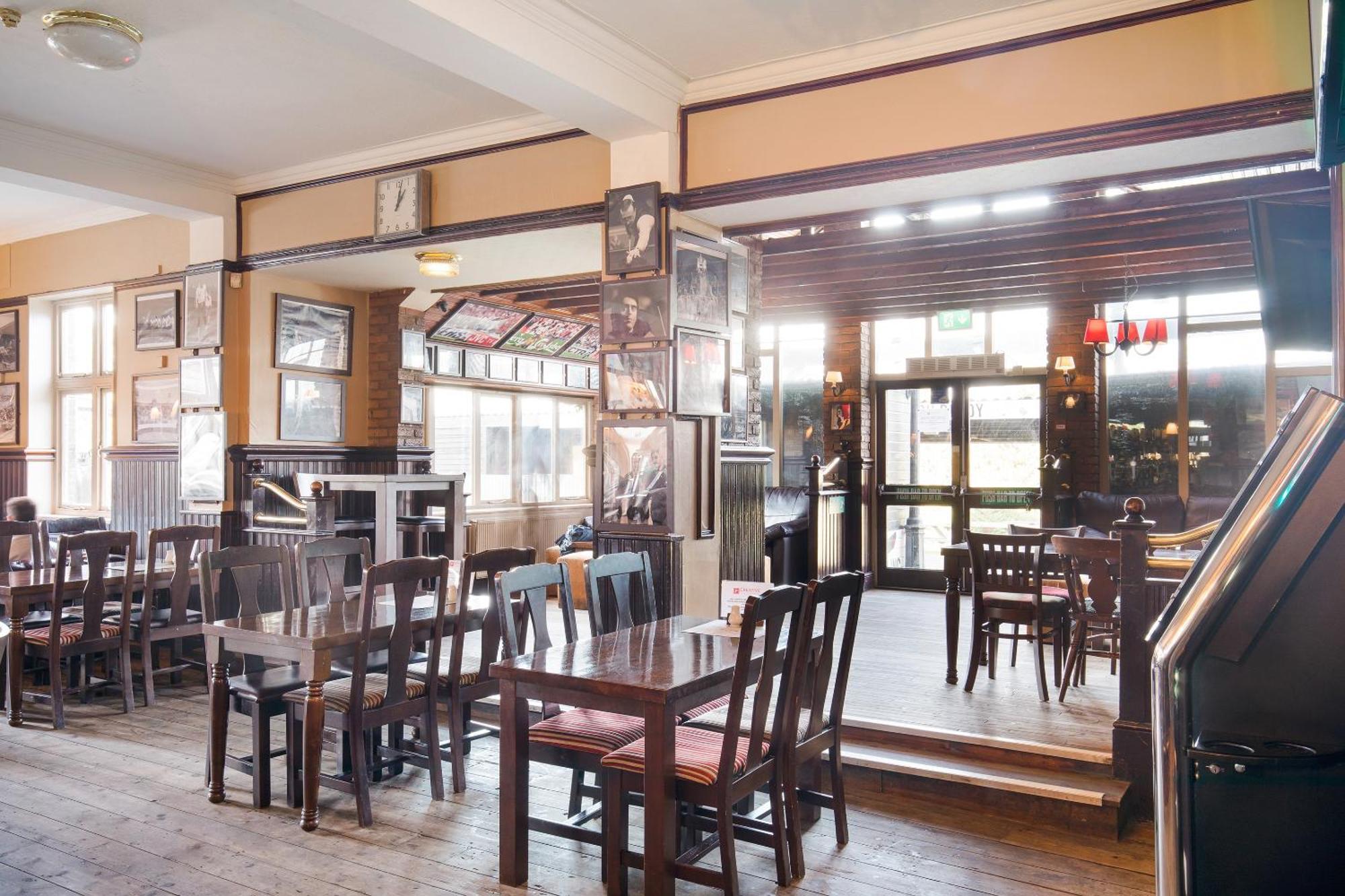 Oyo The Man Pub And
