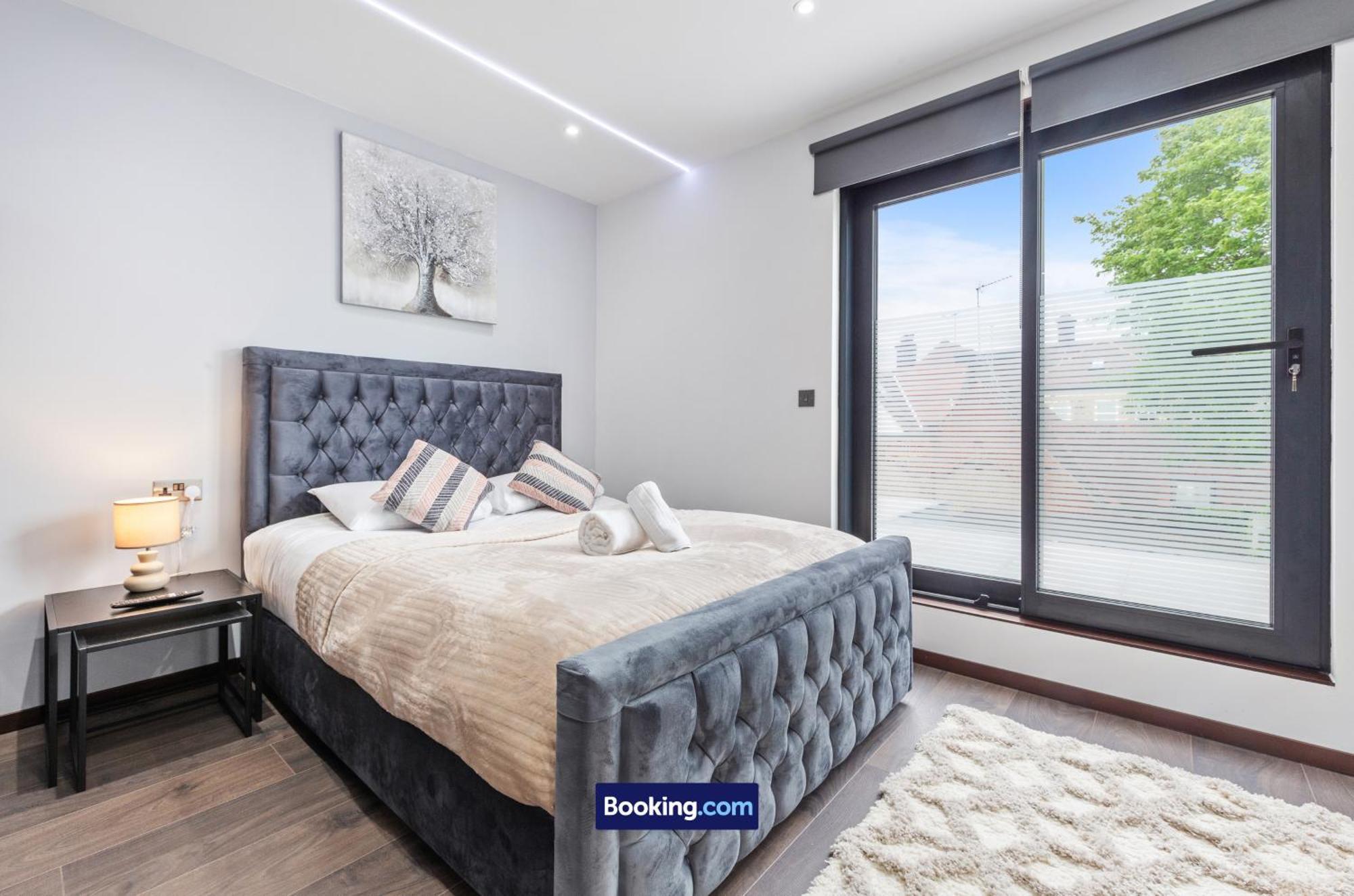 Stylish By Smart Short Lets & Serviced Woodstock With Free Wifi *