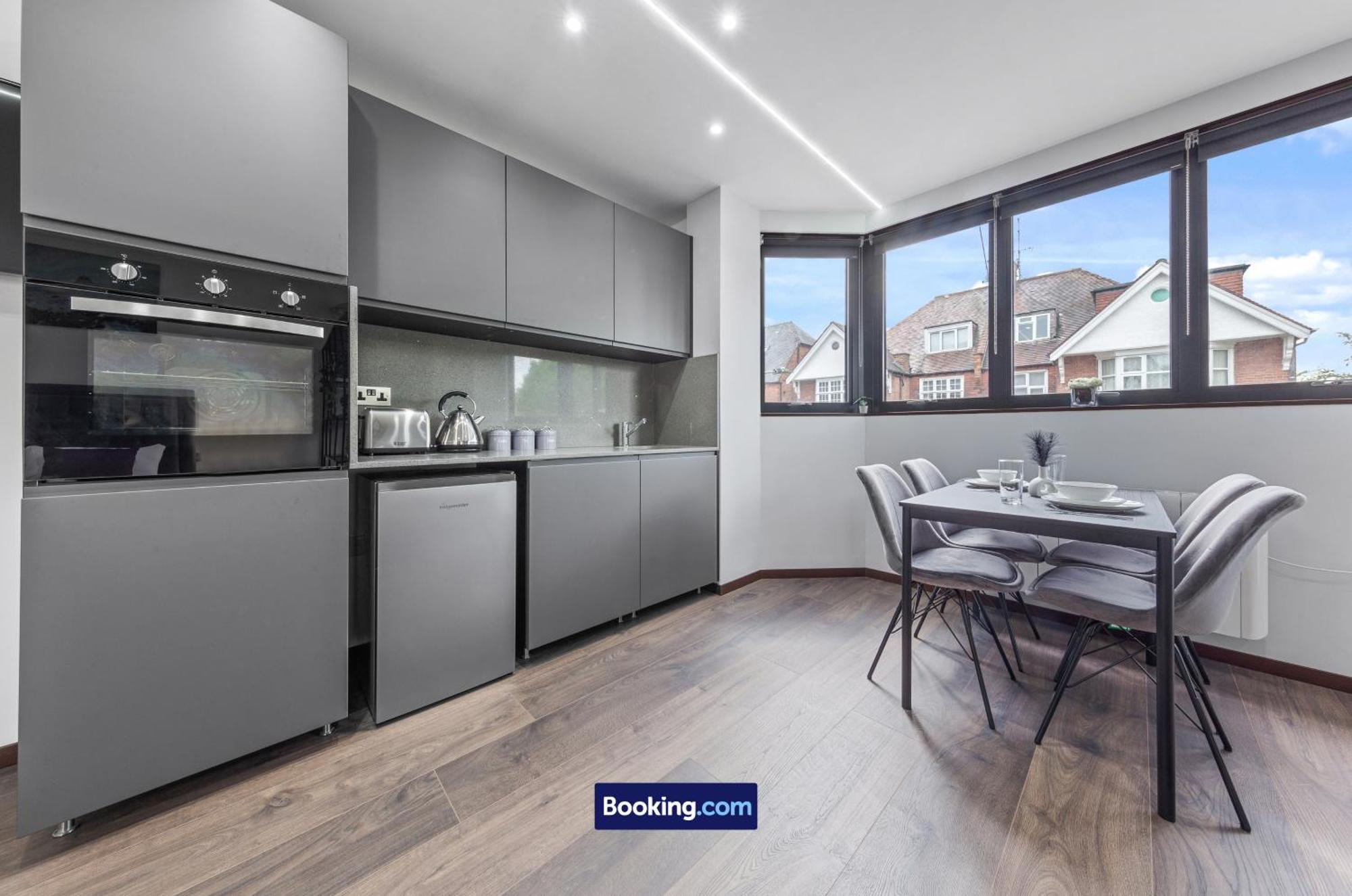 Apartment Stylish By Smart Short Lets & Serviced Woodstock With Free Wifi