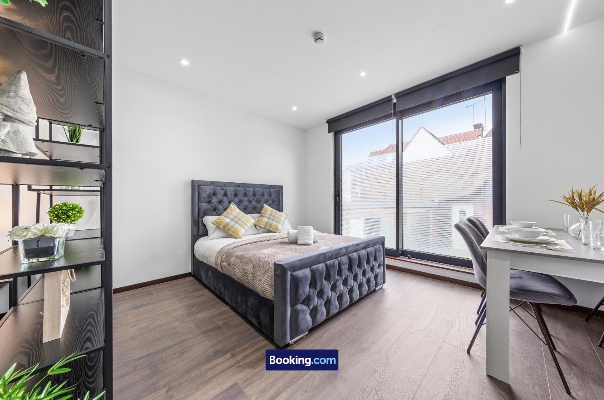 Stylish By Smart Short Lets & Serviced Woodstock With Free Wifi
