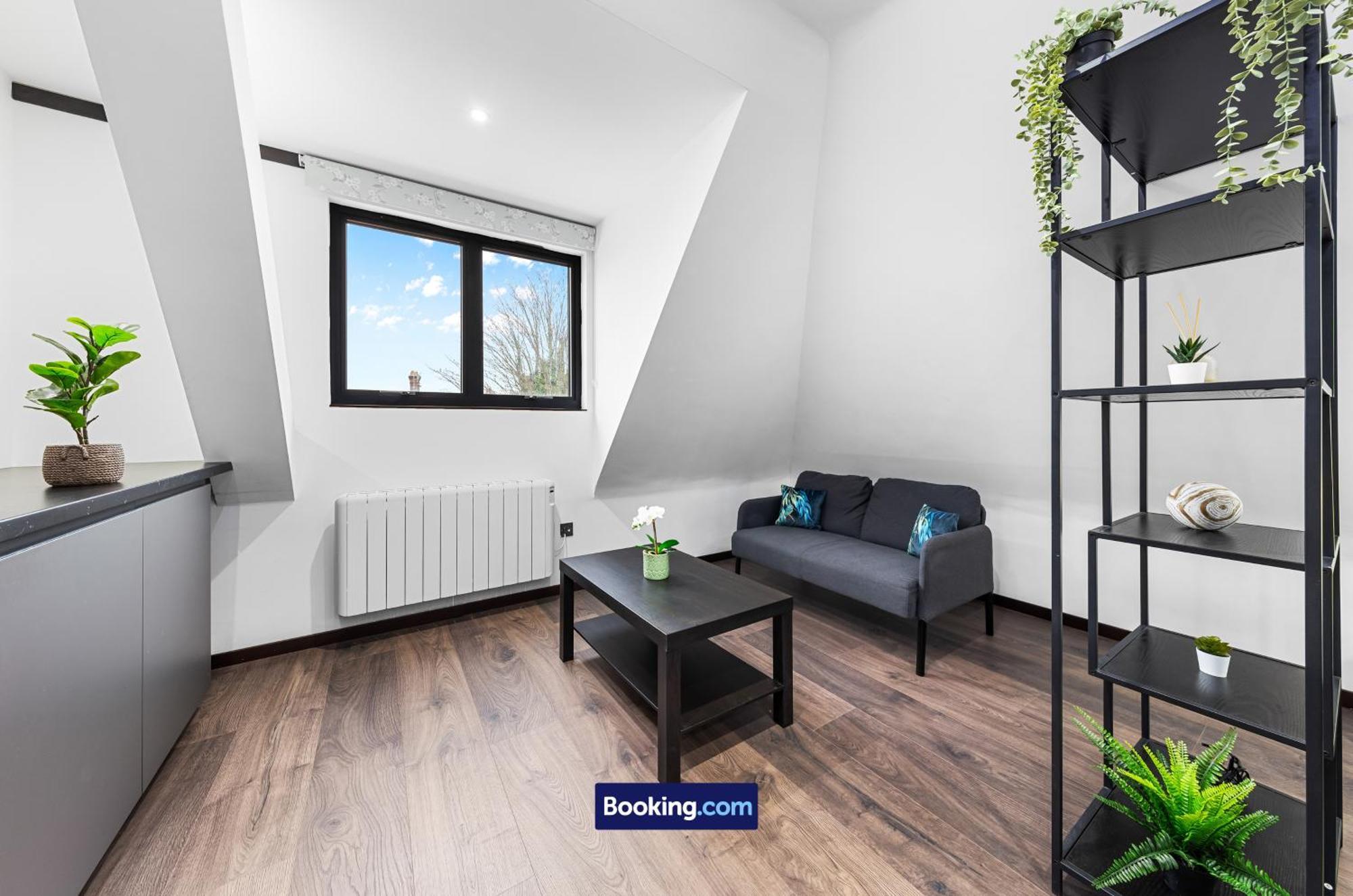 Apartment Stylish By Smart Short Lets & Serviced Woodstock With Free Wifi London