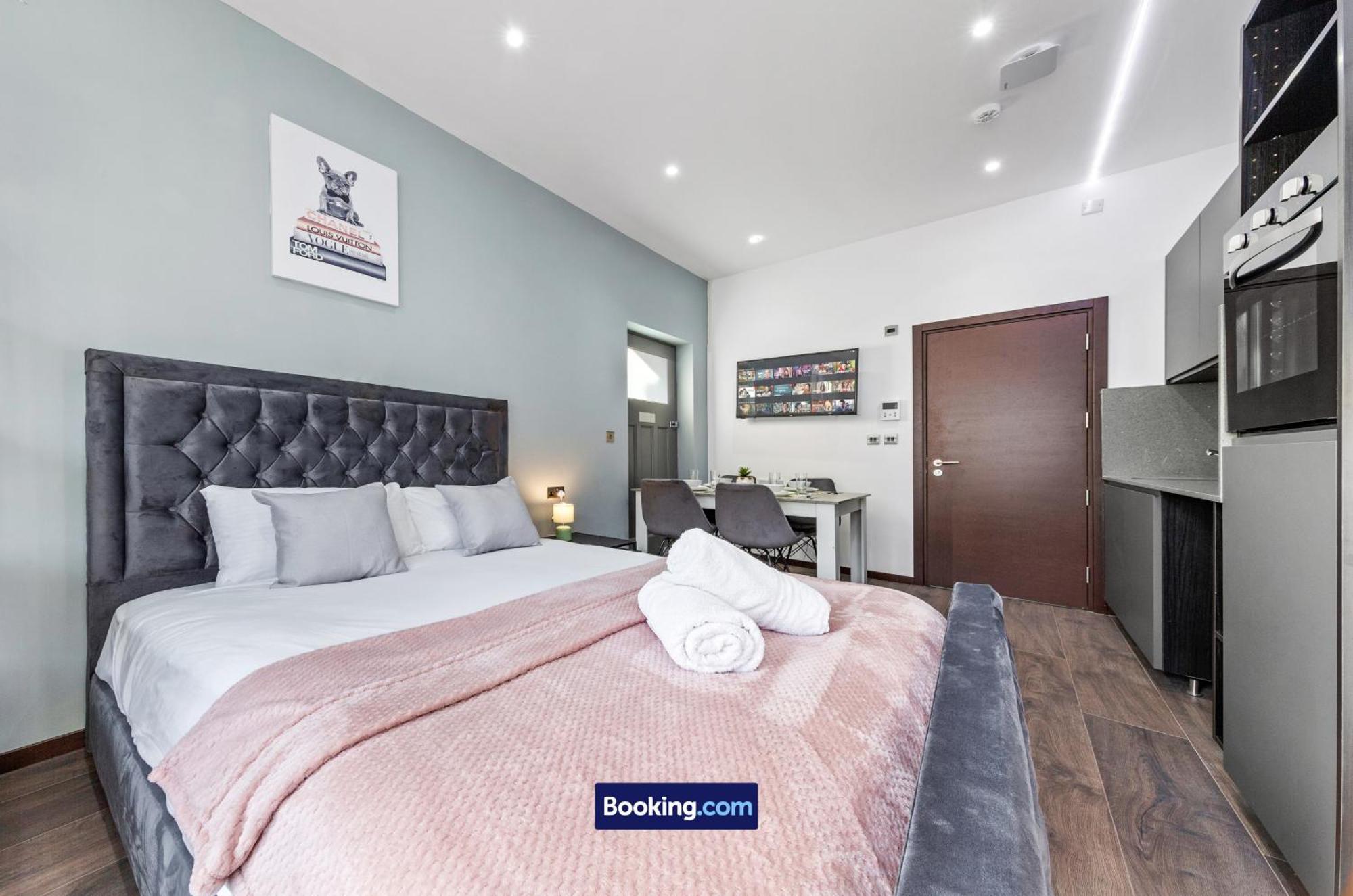 Stylish By Smart Short Lets & Serviced Woodstock With Free Wifi