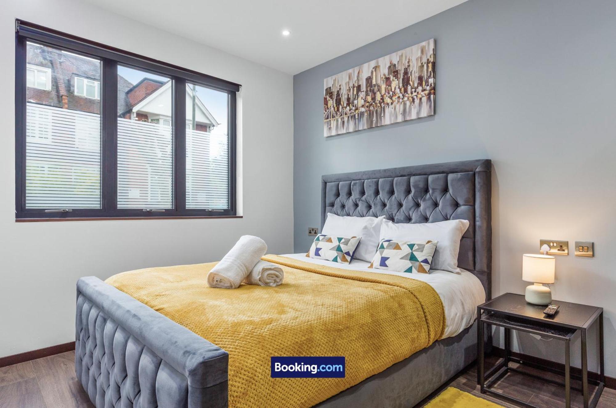 Stylish By Smart Short Lets & Serviced Woodstock With Free Wifi *