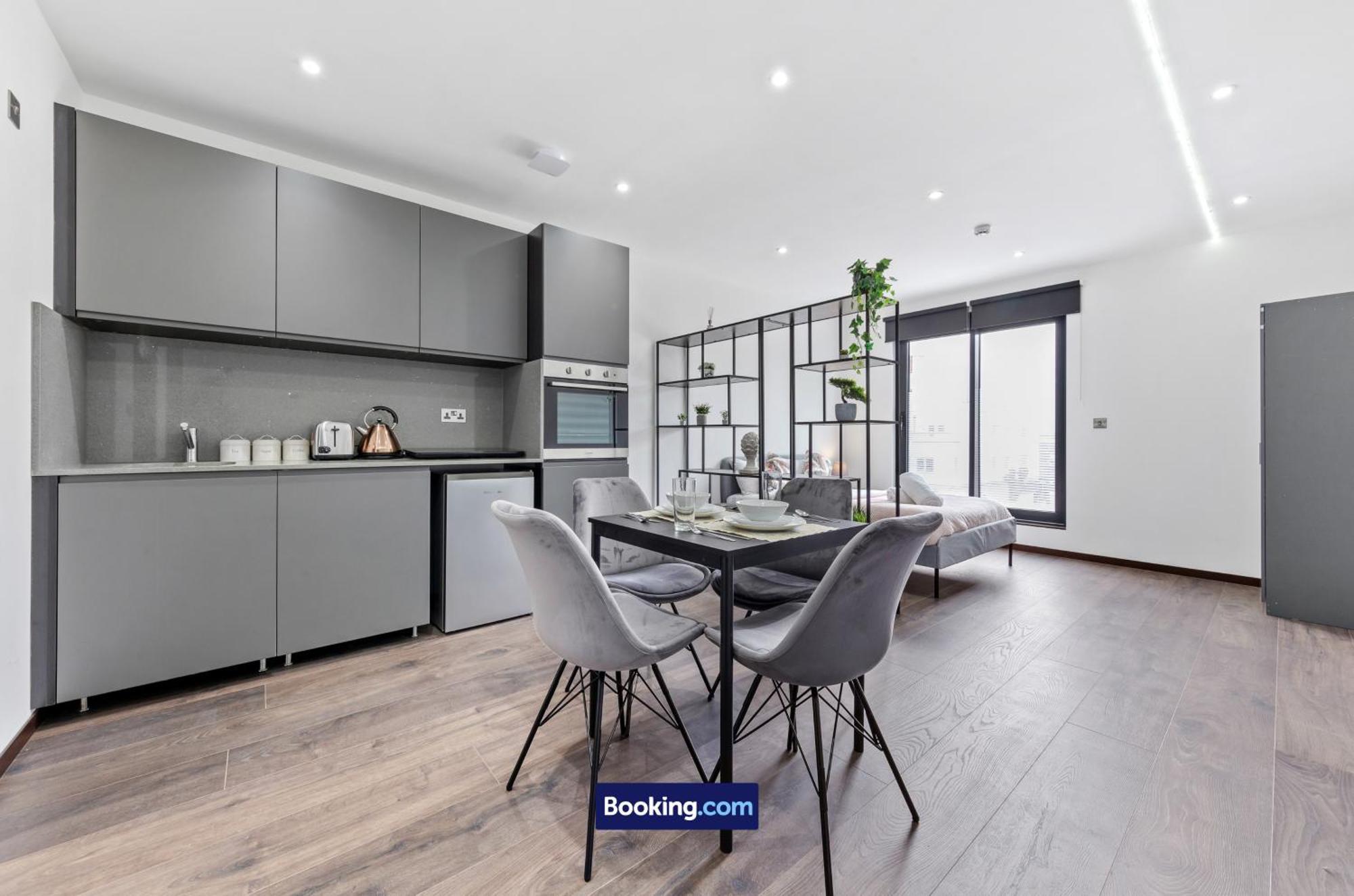 Apartment Stylish By Smart Short Lets & Serviced Woodstock With Free Wifi *